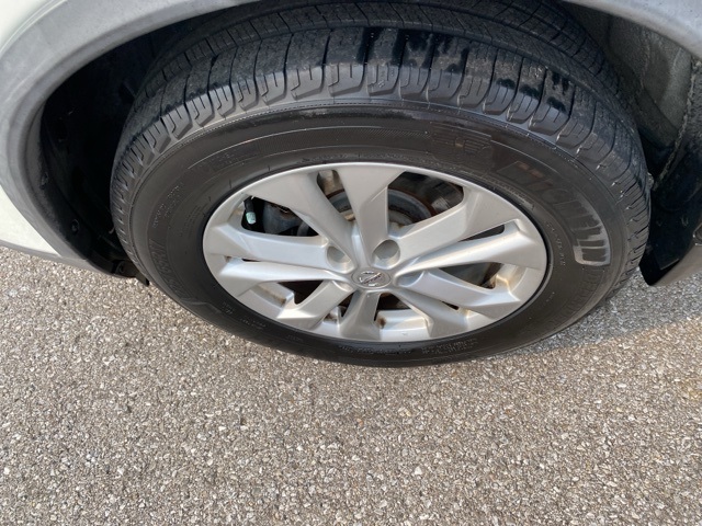 2016 Nissan Rogue SV photo 32