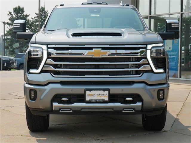 2025 Chevrolet Silverado 3500HD High Country photo 2