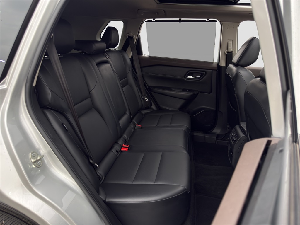 2022 Nissan Rogue SV photo 19