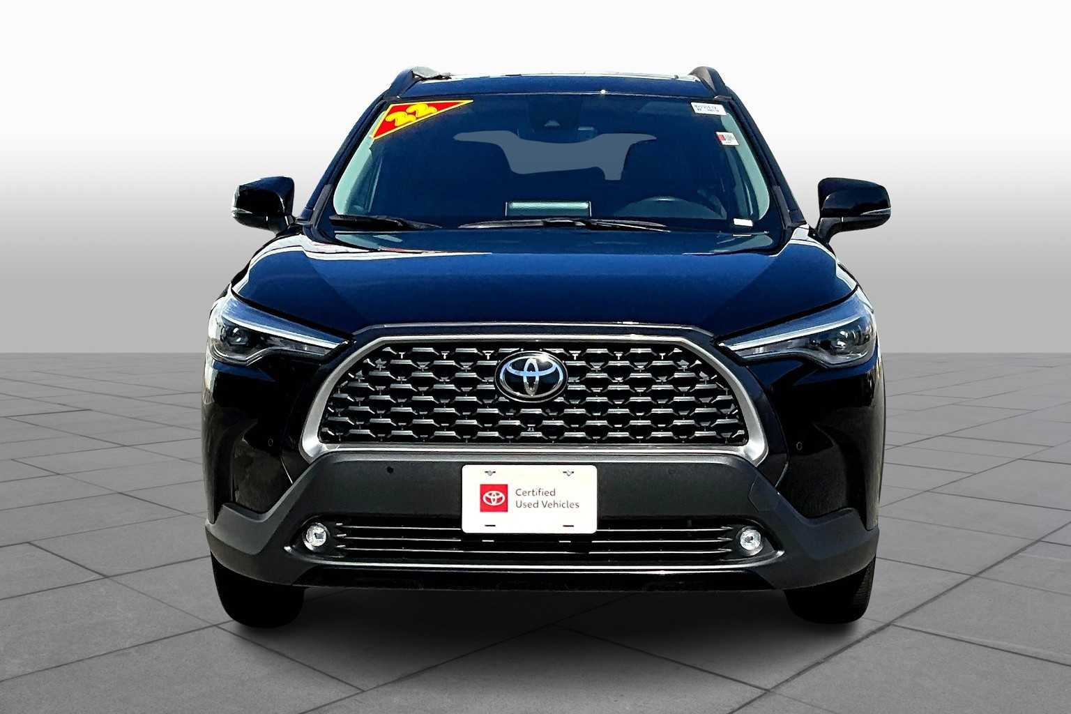 2022 Toyota Corolla Cross XLE photo 3