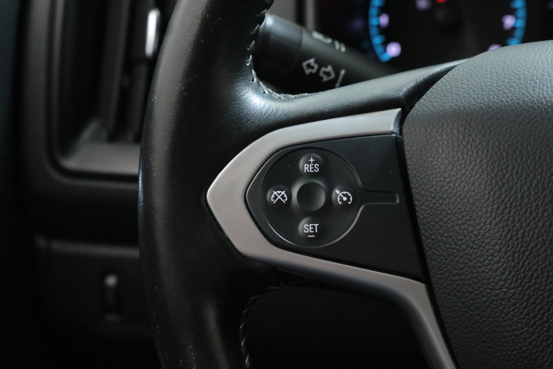2022 Chevrolet Colorado LT photo 14