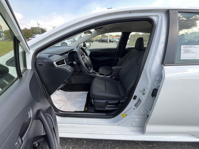 2025 Toyota Corolla Hybrid LE photo 4