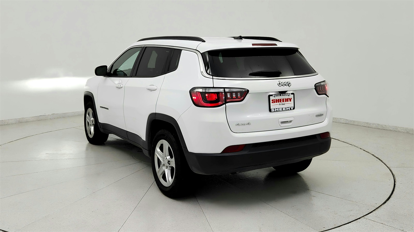 2023 Jeep Compass Latitude photo 4