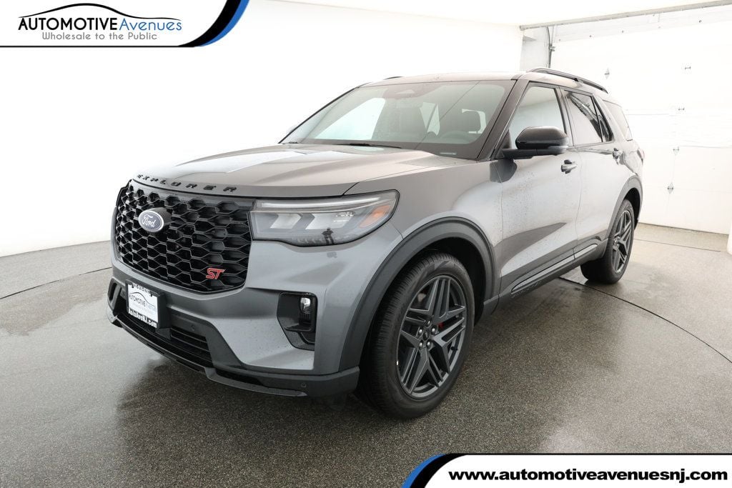 2025 Ford Explorer ST's photo
