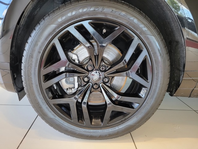 2023 Land Rover Range Rover Evoque R-Dynamic SE photo 11