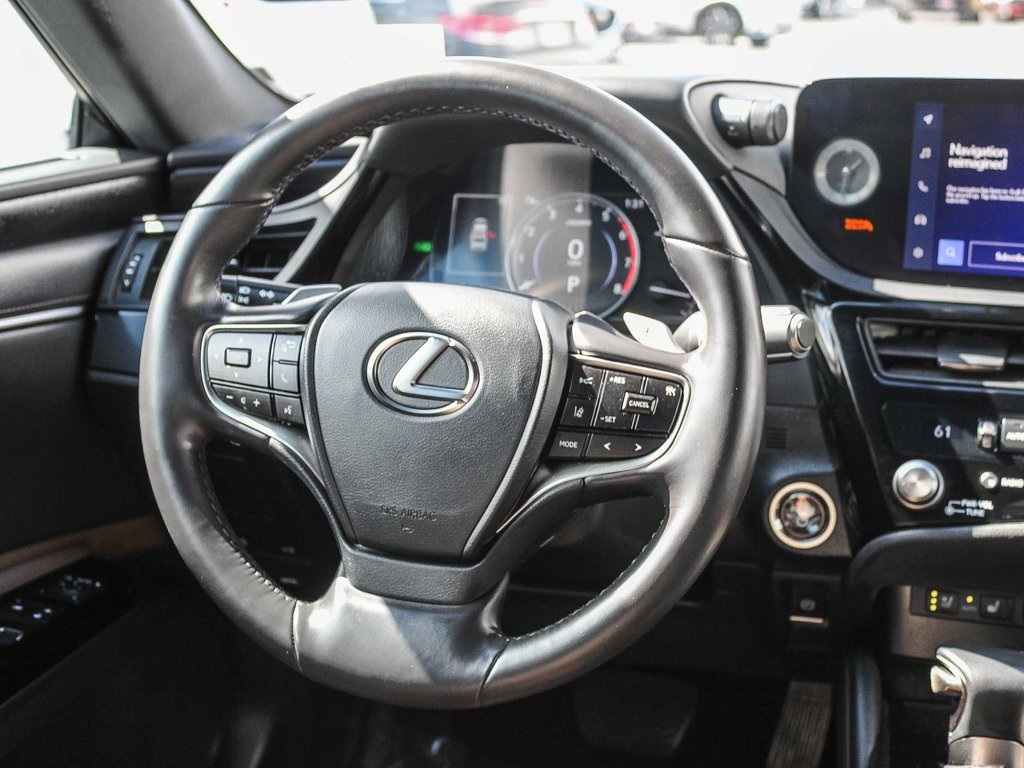 2023 Lexus ES 300h photo 13