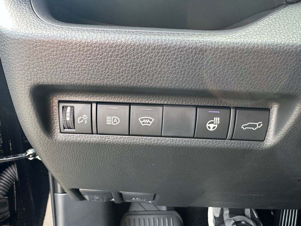 2025 Toyota RAV4 XLE photo 21