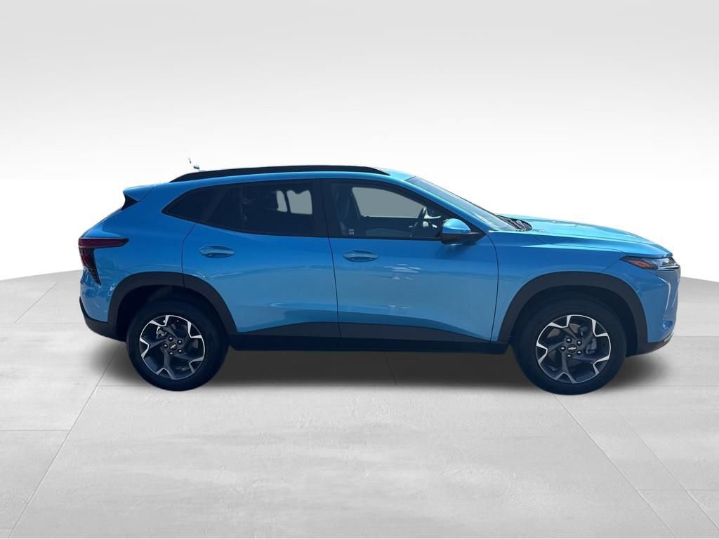 2025 Chevrolet Trax LT photo 6