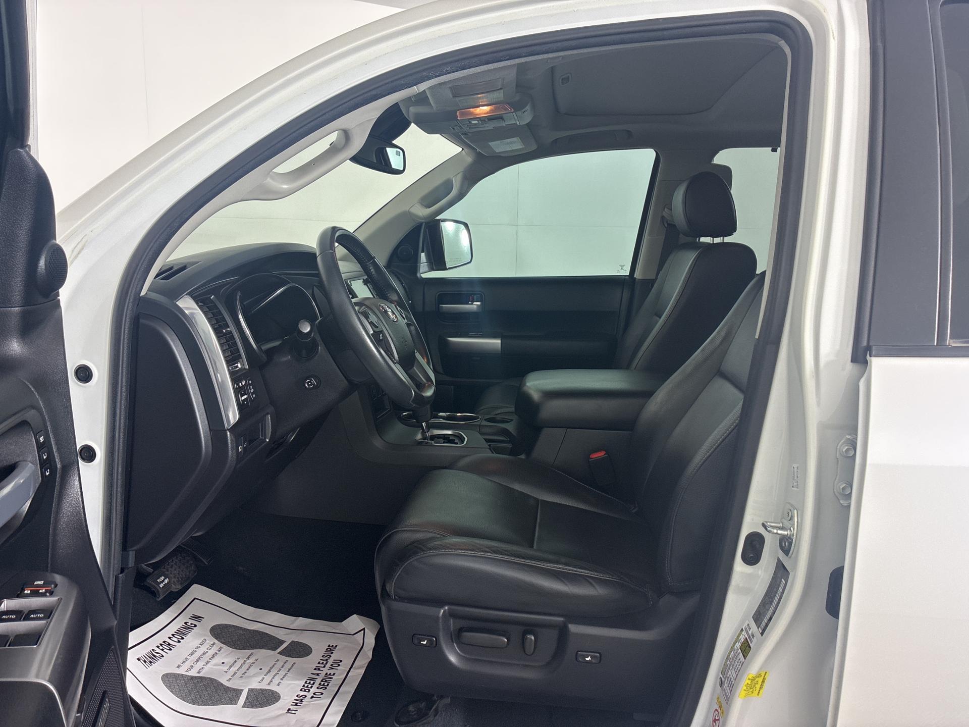 2021 Toyota Sequoia photo 8