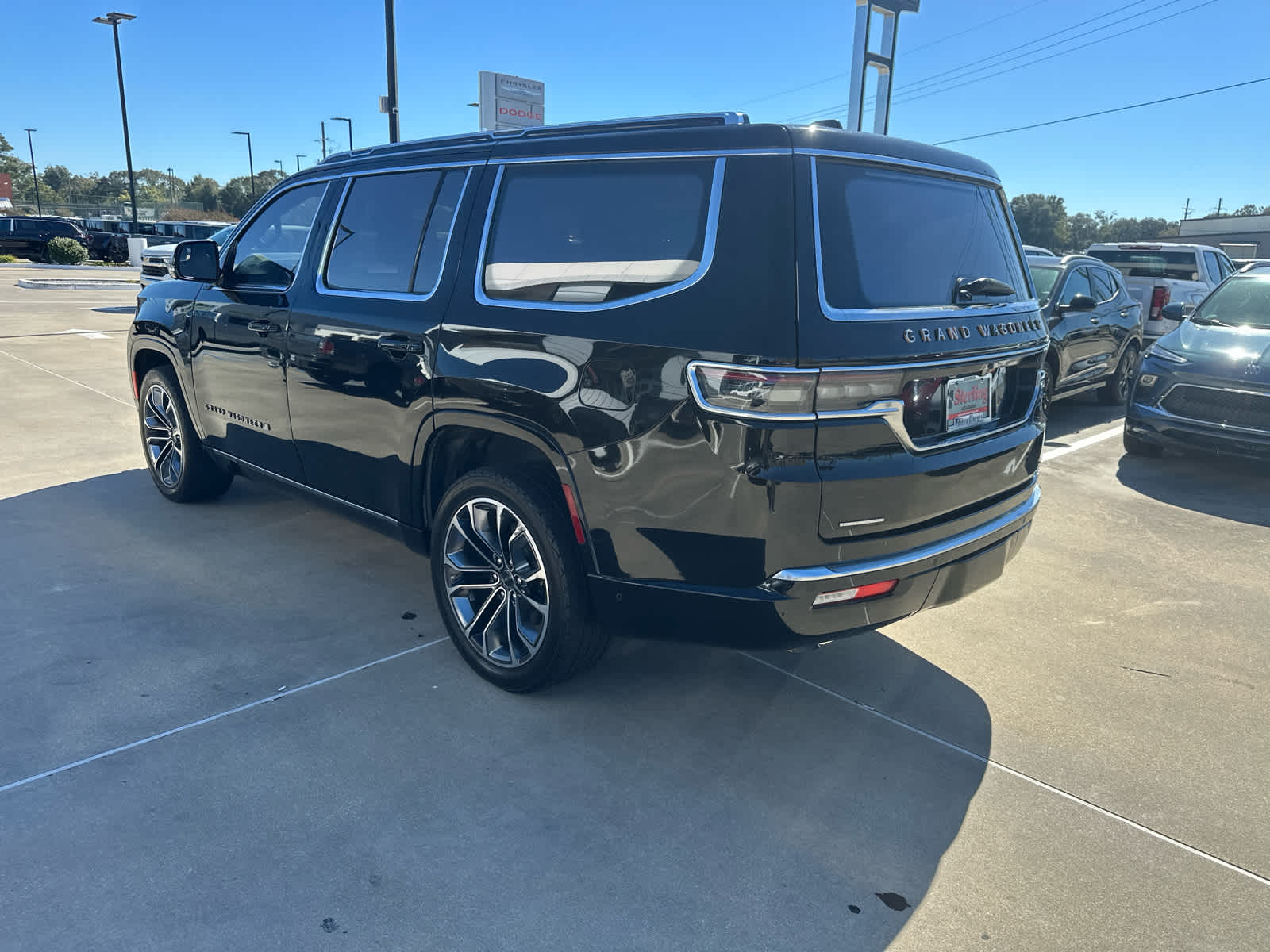 2022 Jeep Grand Wagoneer III photo 3