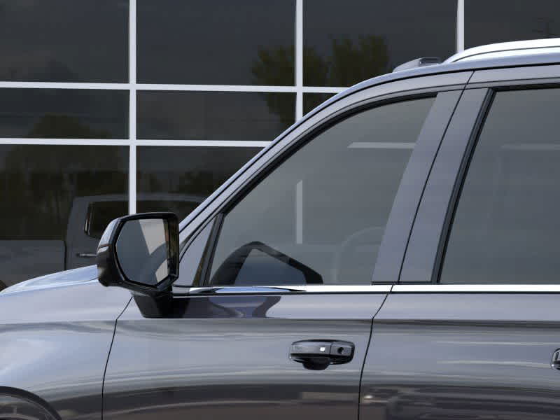 2025 Chevrolet Suburban LT photo 11