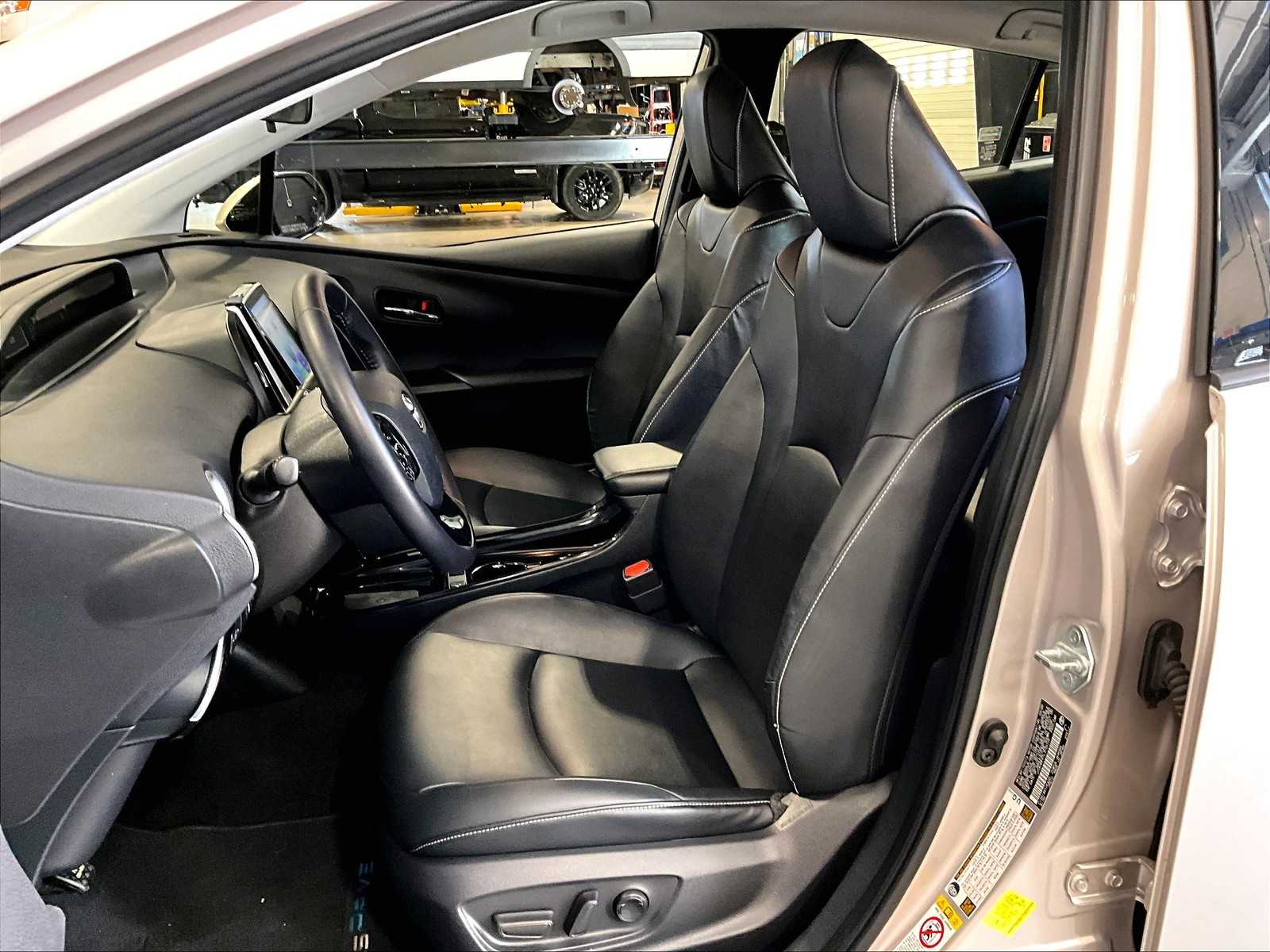 2020 Toyota Prius Prime XLE photo 10