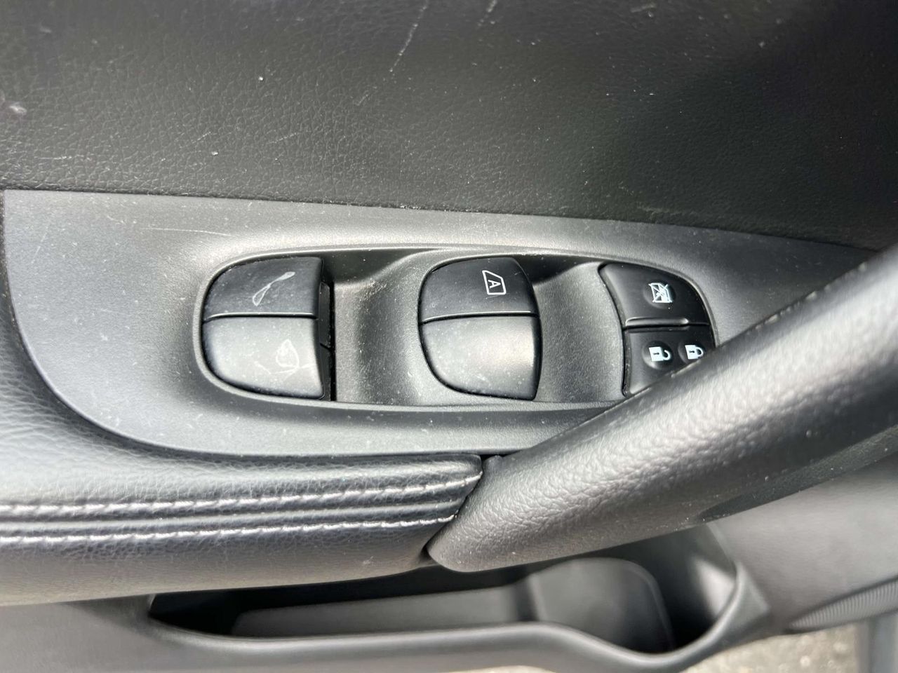 2016 Nissan Rogue S photo 10