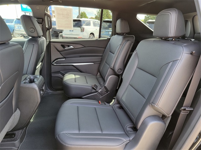 2025 Chevrolet Traverse photo 14