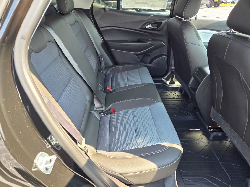 2025 Chevrolet Trax LT photo 4