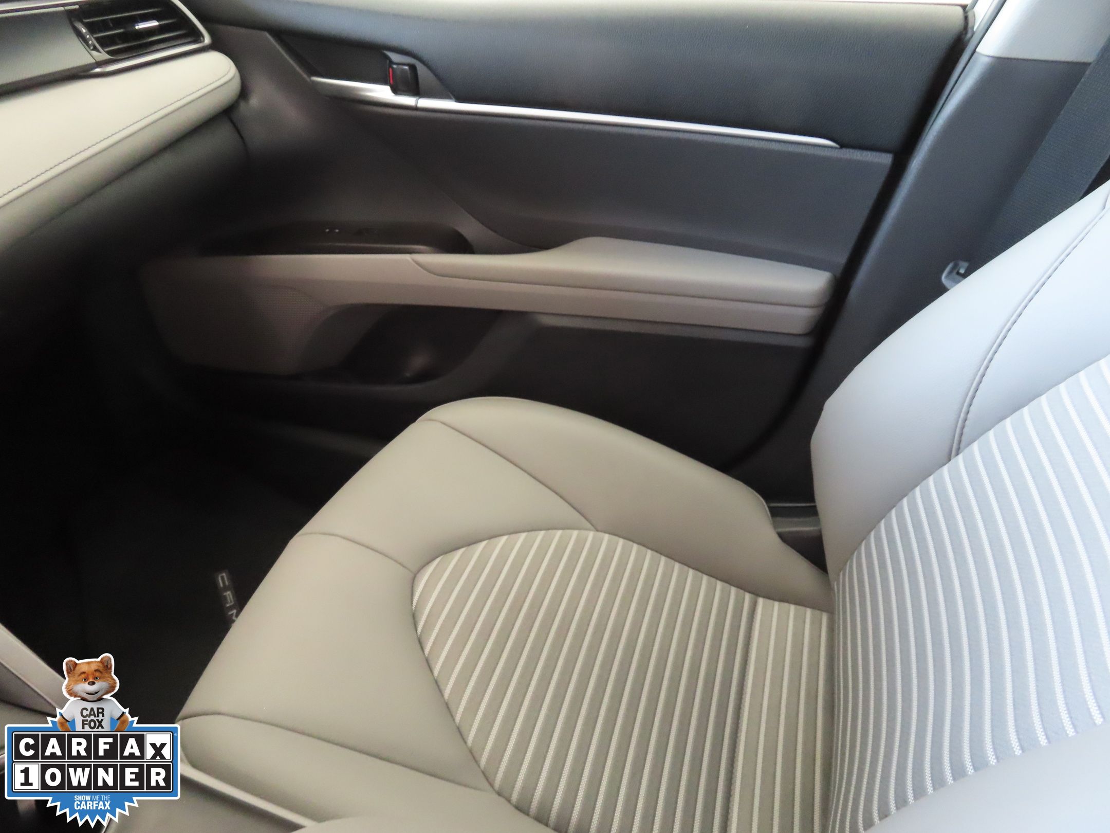 2023 Toyota Camry SE photo 18