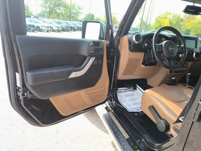 2016 Jeep Wrangler Unlimited Sahara photo 10