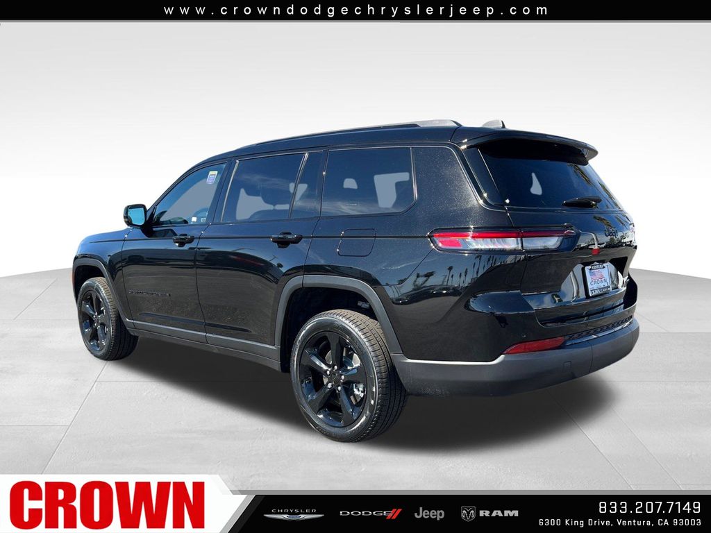 2025 Jeep Grand Cherokee Limited photo 3