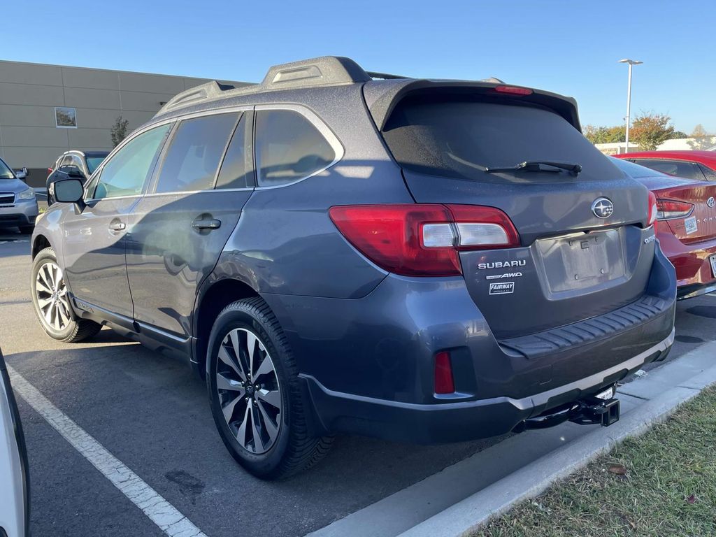 2015 Subaru Outback 2.5i Limited photo 2
