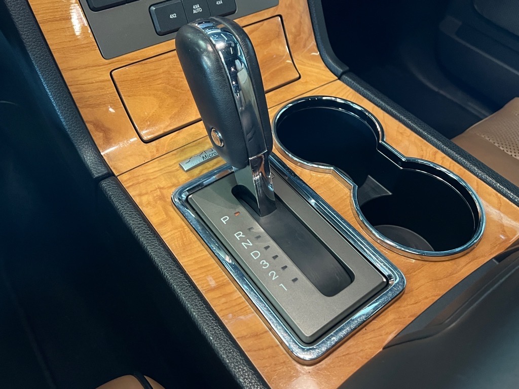 2014 Lincoln Navigator Base photo 15