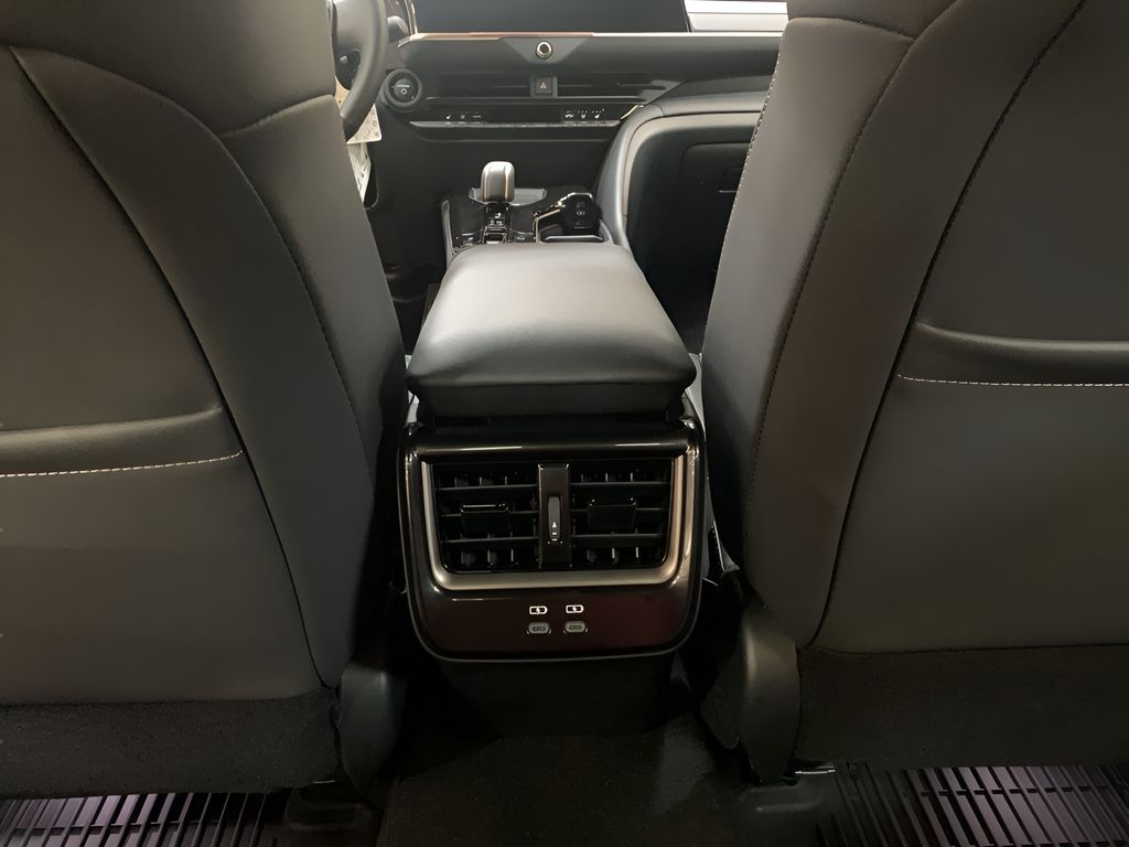 2025 Toyota Crown Platinum photo 4