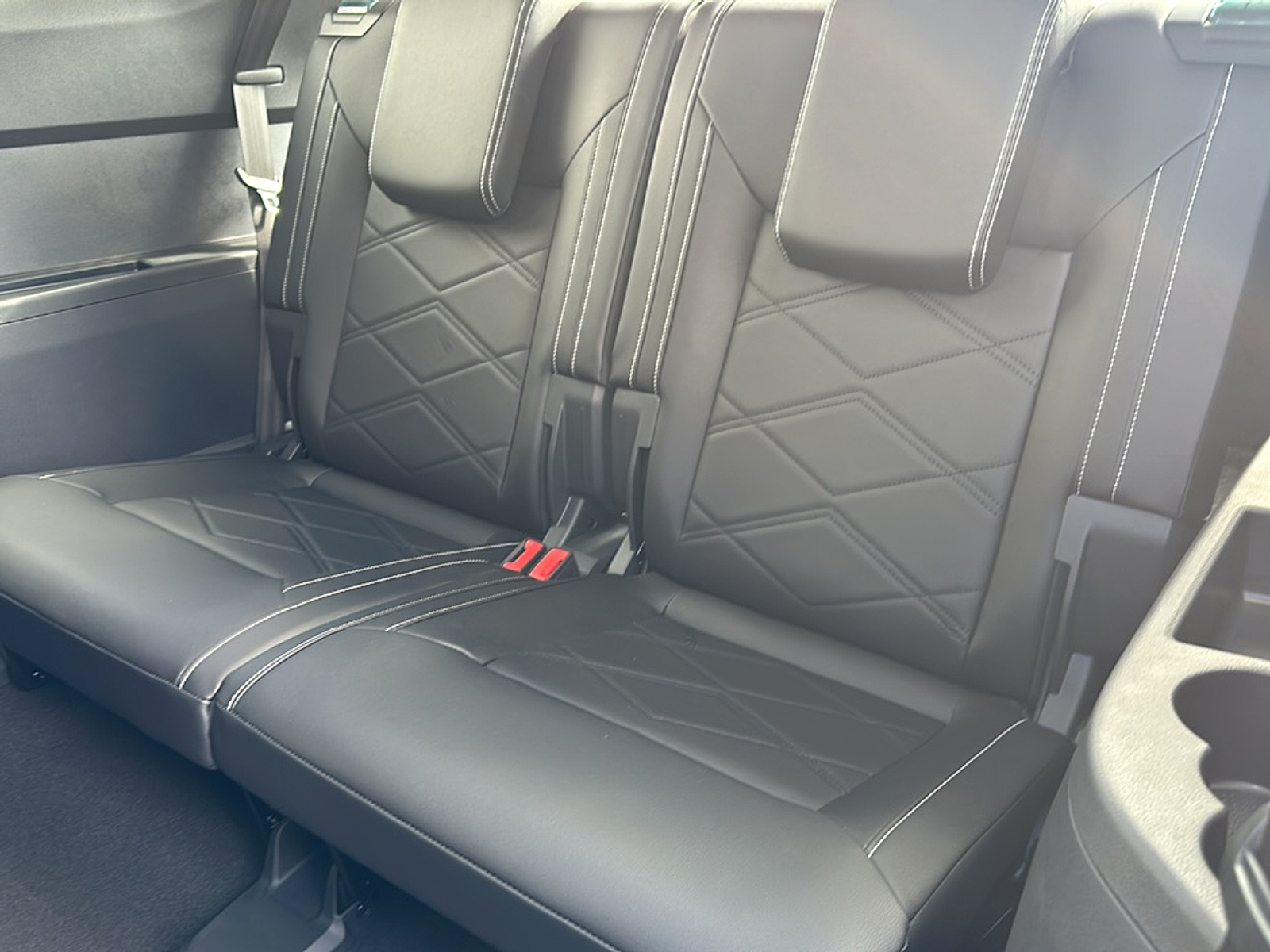 New 2025 Pure White Volkswagen 2.0T SE w/Technology image 17