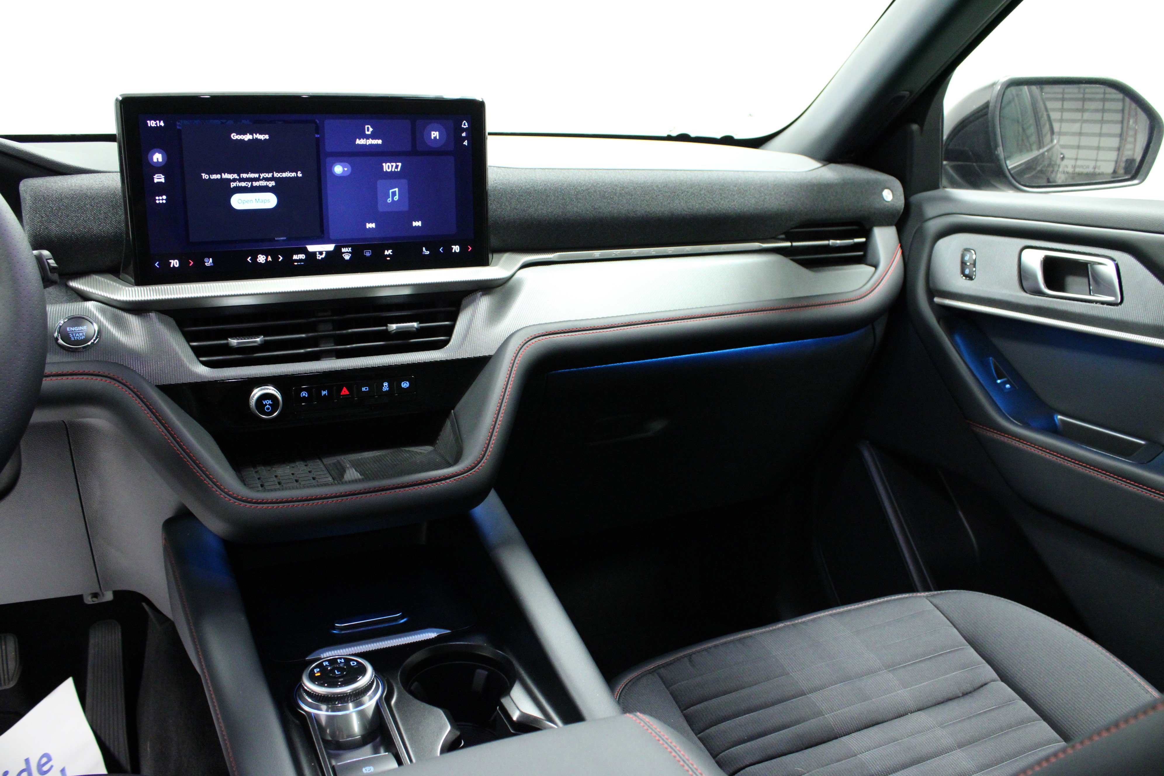 2025 Ford Explorer ST-Line photo 16