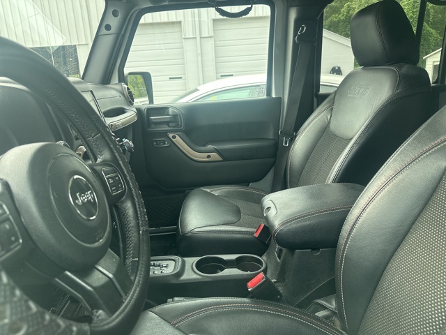 2016 Jeep Wrangler Unlimited Sahara photo 6