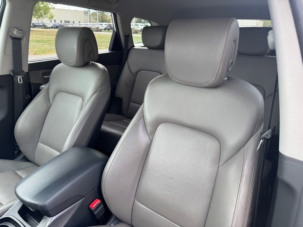 2017 Hyundai Santa Fe SE photo 11