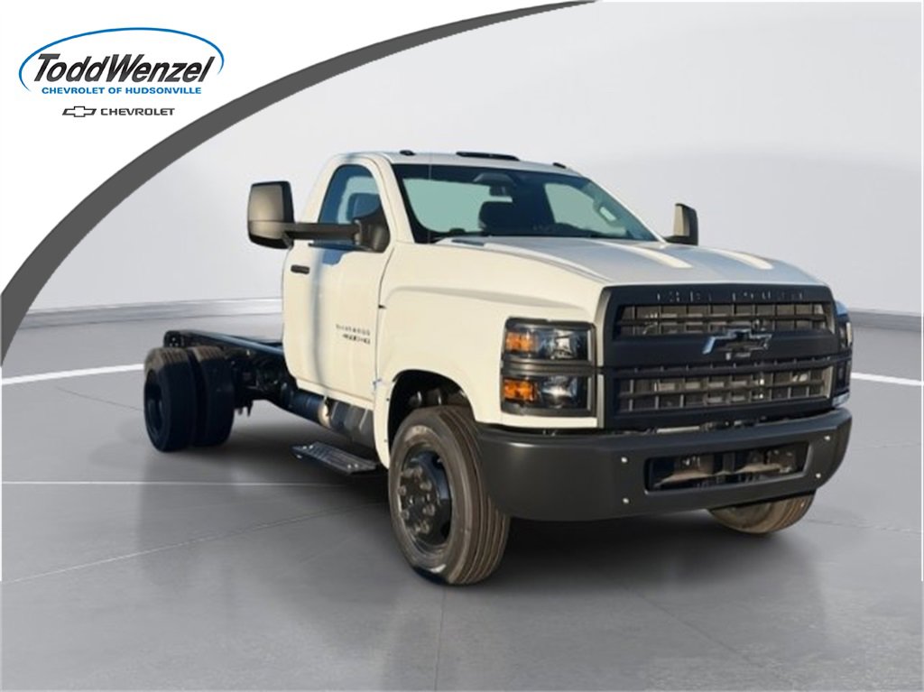2024 Chevrolet Silverado 4500 Medium Duty Chassis Cab Work Truck's photo