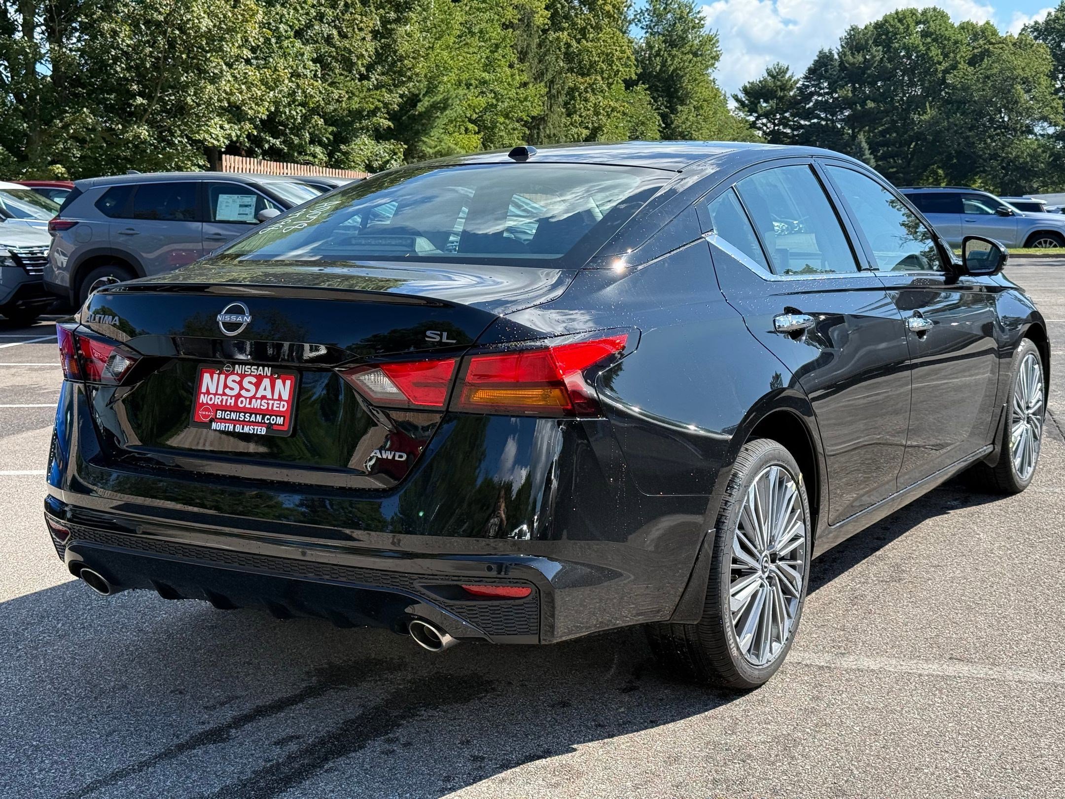 2025 Nissan Altima SL photo 2