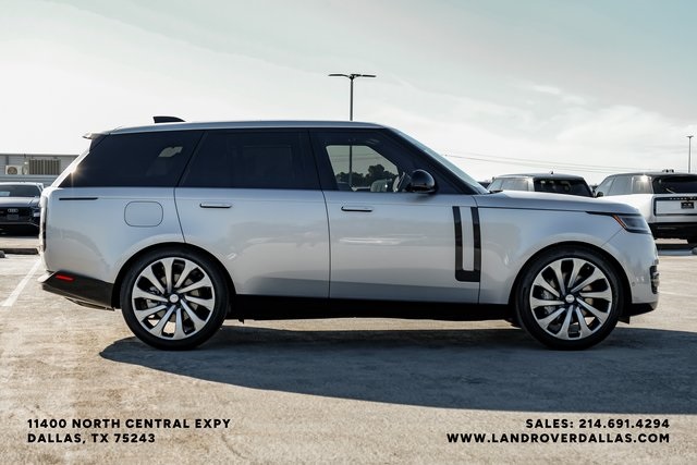 2025 Land Rover Range Rover SE photo 4