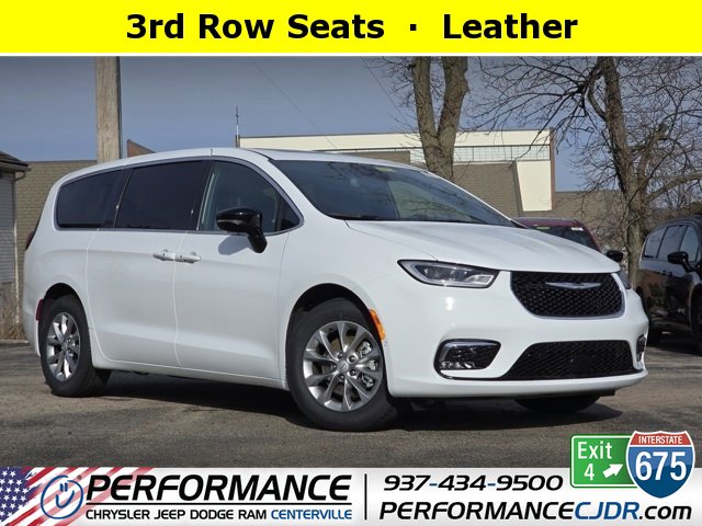 2026 Chrysler Pacifica Limited's photo