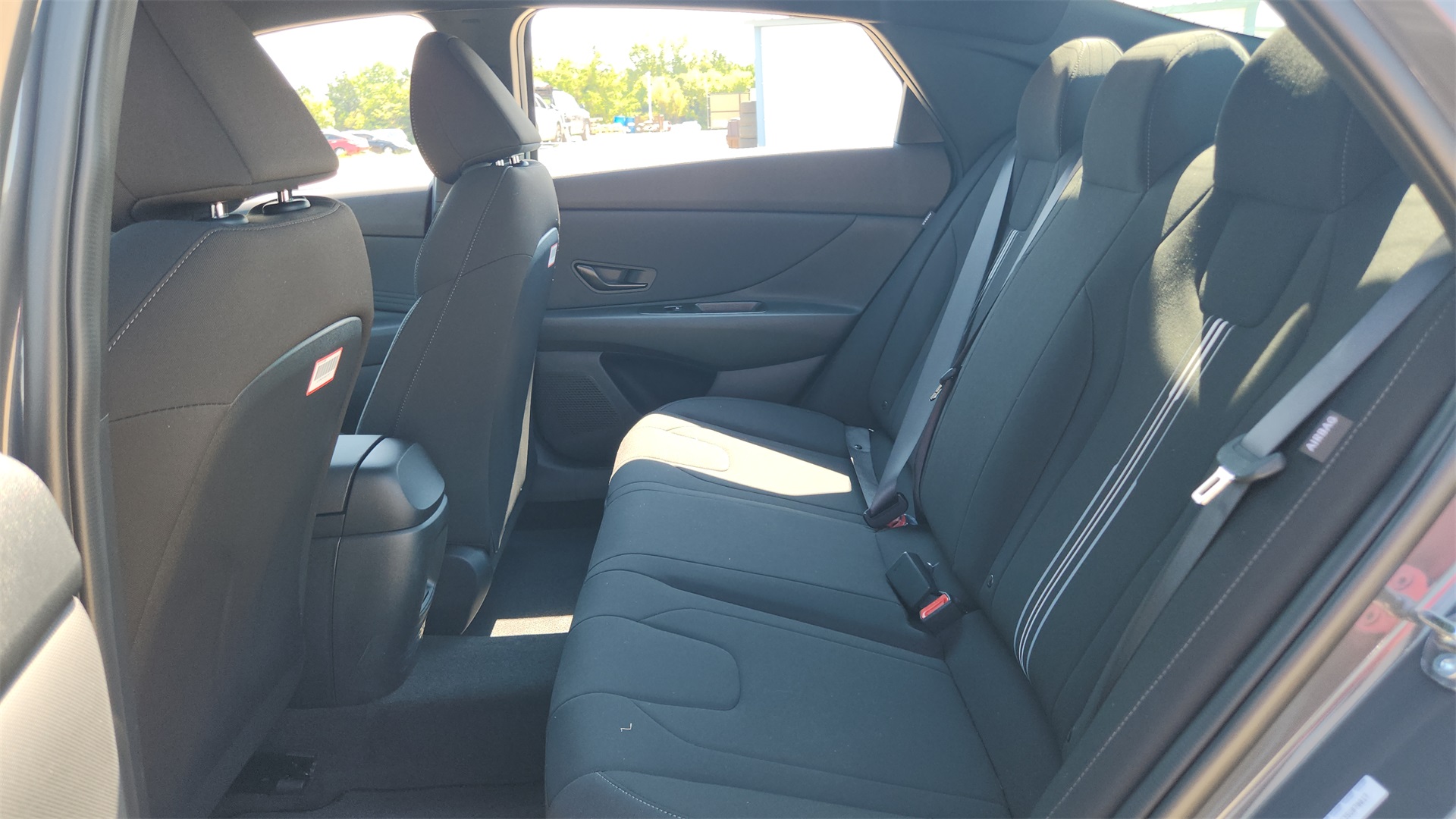 2025 Hyundai Elantra SEL Sport photo 16