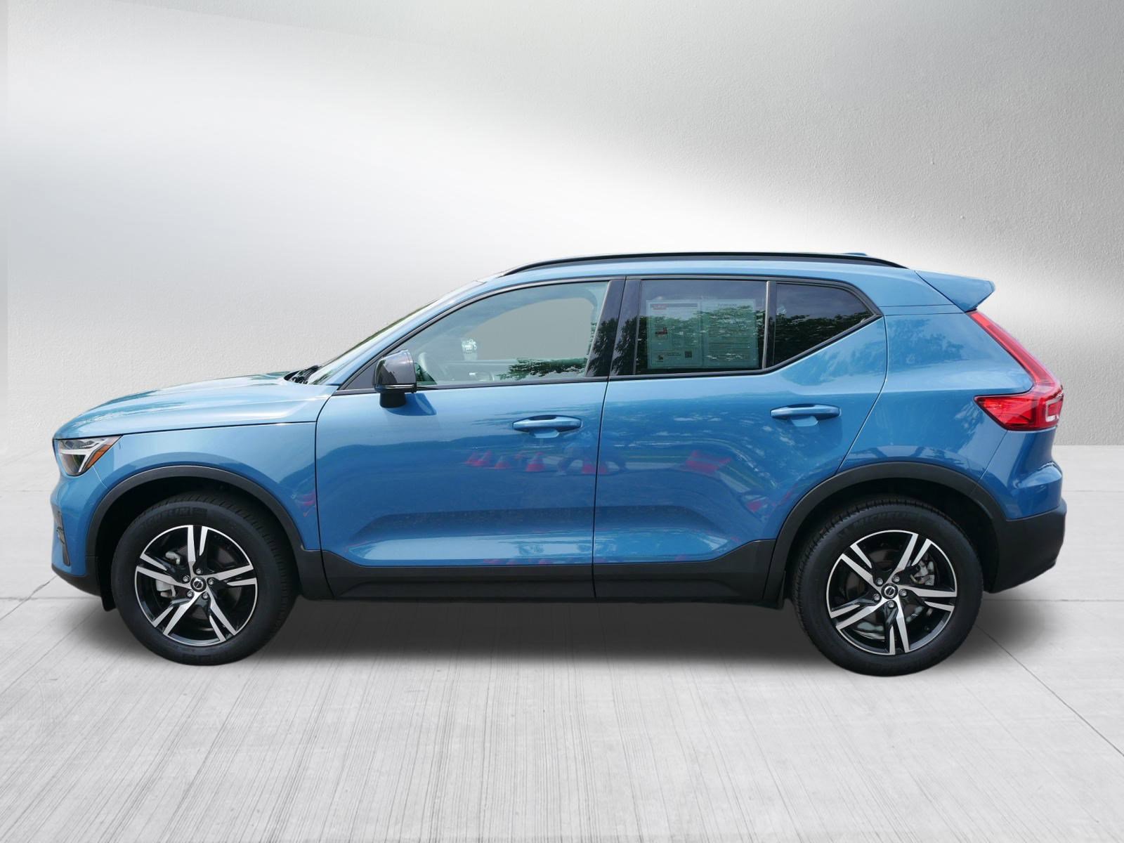 2024 Volvo XC40 Core photo 4