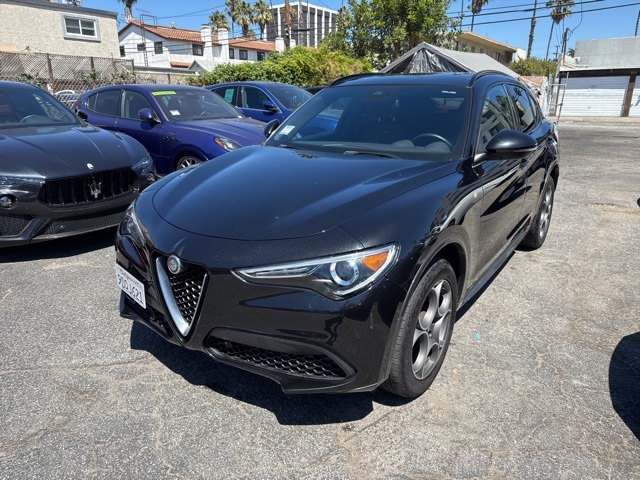 2022 Alfa Romeo Stelvio Ti photo 2