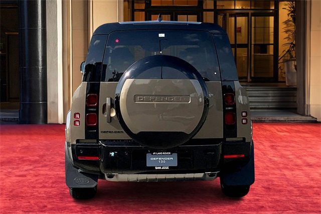 2025 Land Rover Defender 130 X-Dynamic SE photo 4