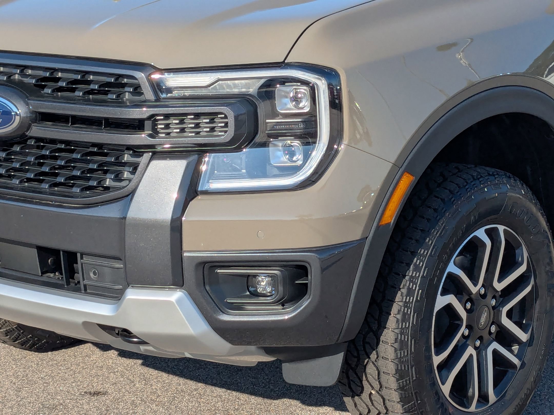 2025 Ford Ranger Lariat photo 2