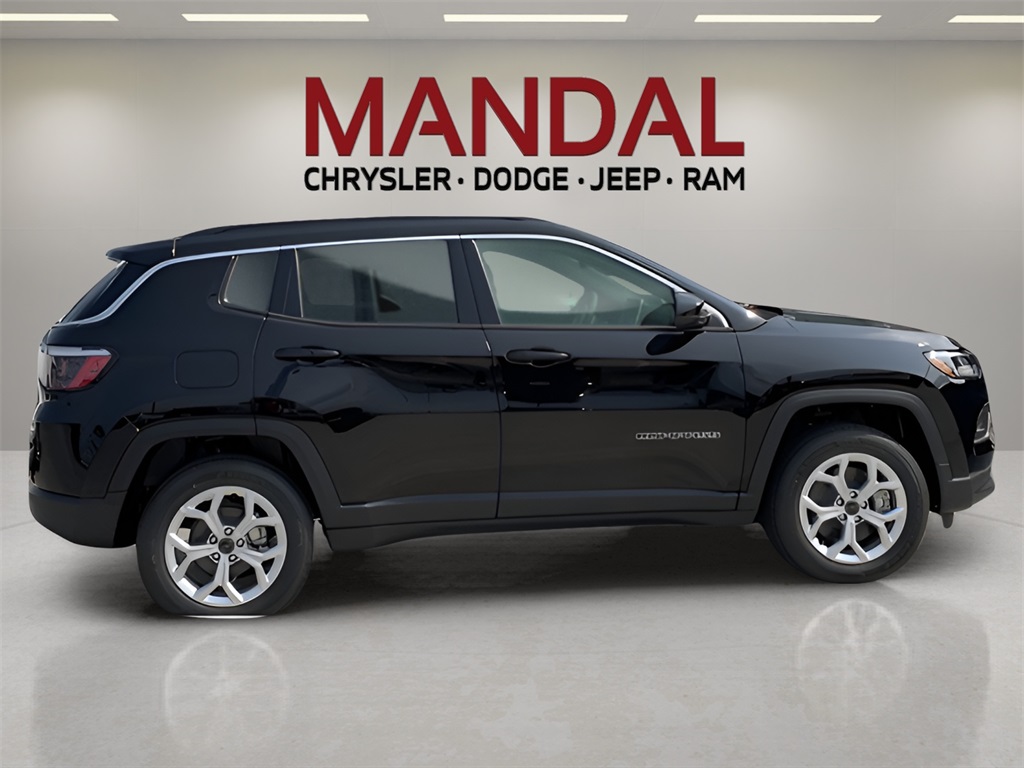 2025 Jeep Compass Latitude photo 4