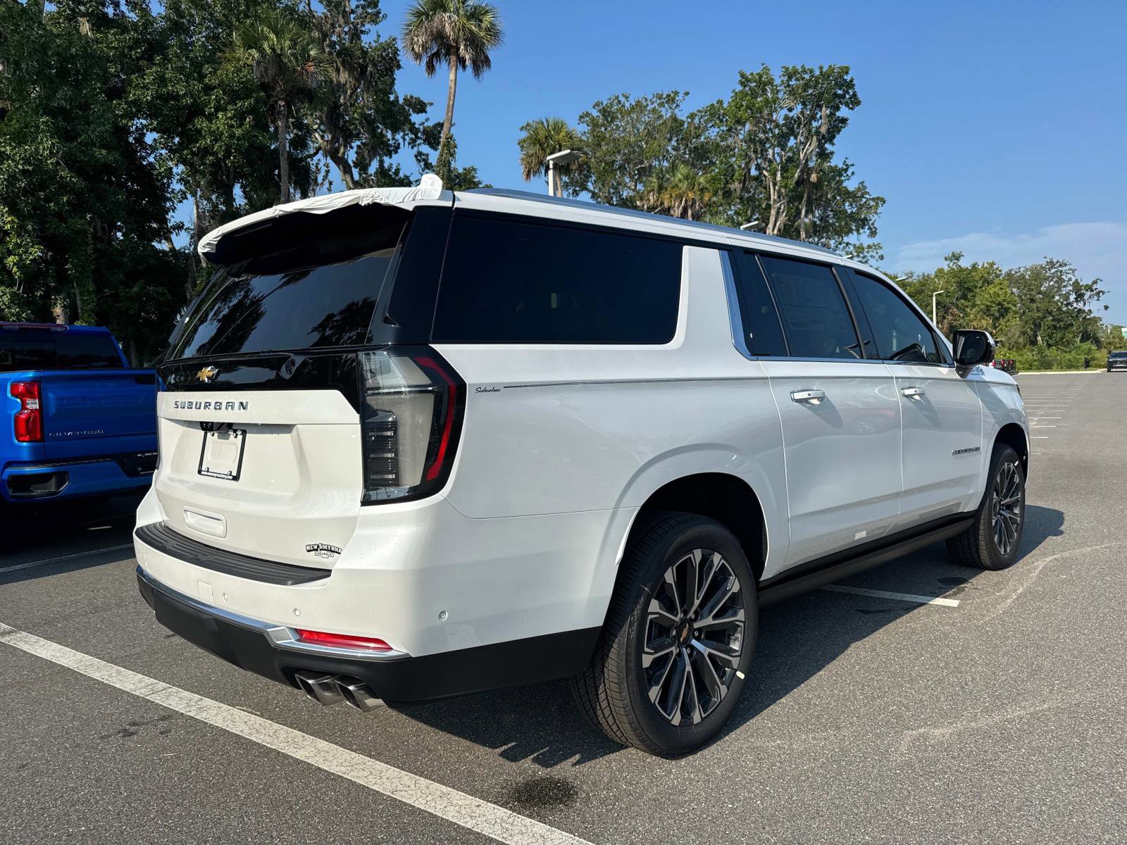 2025 Chevrolet Suburban High Country photo 2