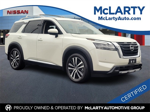 2024 Nissan Pathfinder Platinum's photo