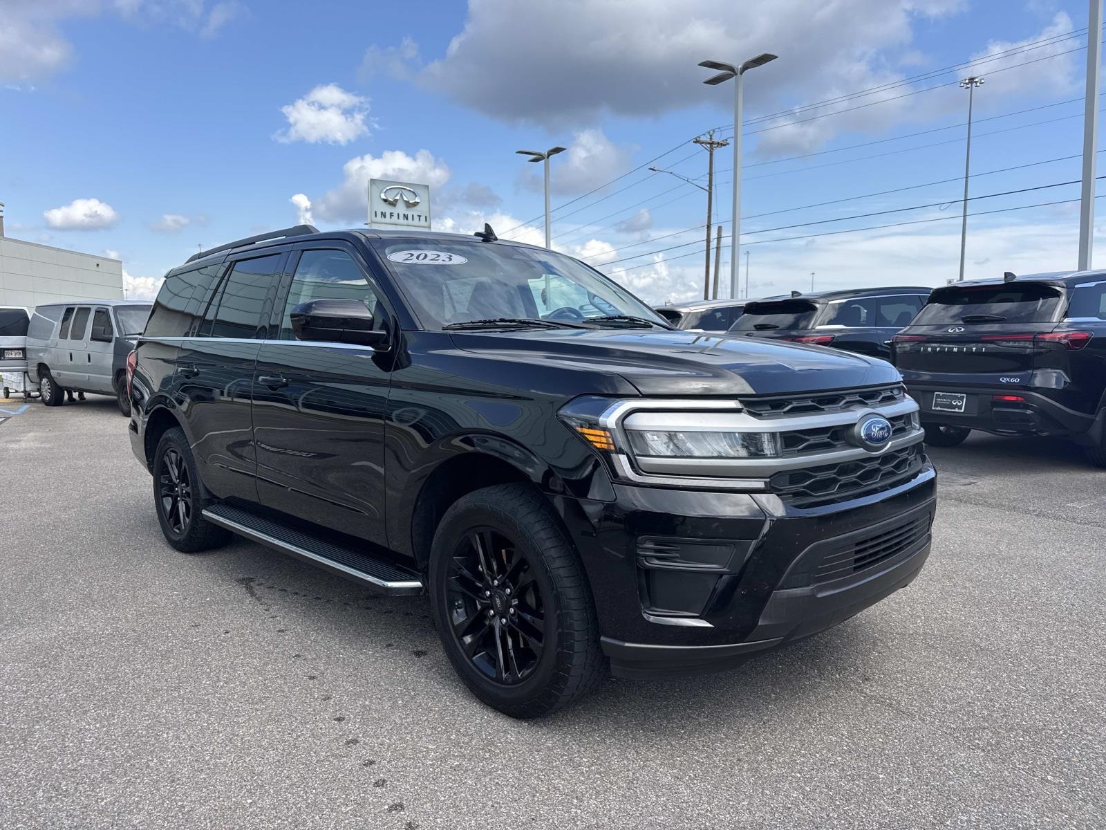 2023 Ford Expedition XLT photo 3