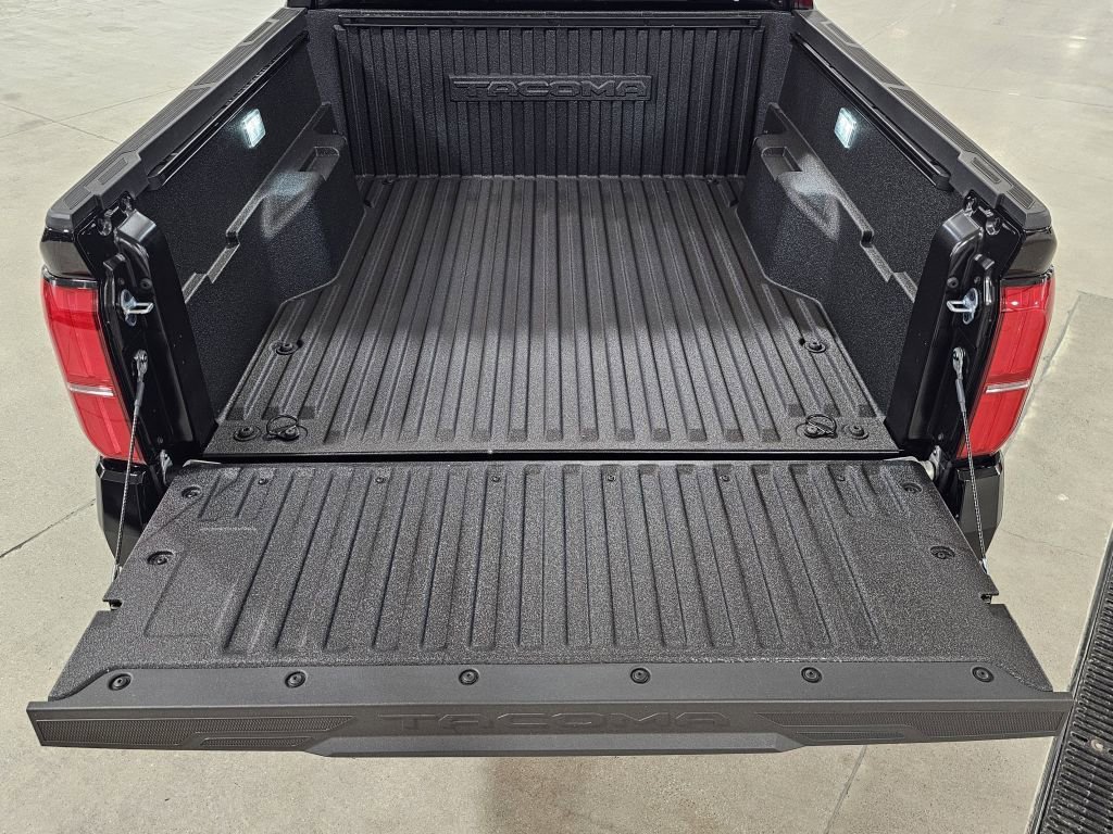 2025 Toyota Tacoma SR5 photo 17
