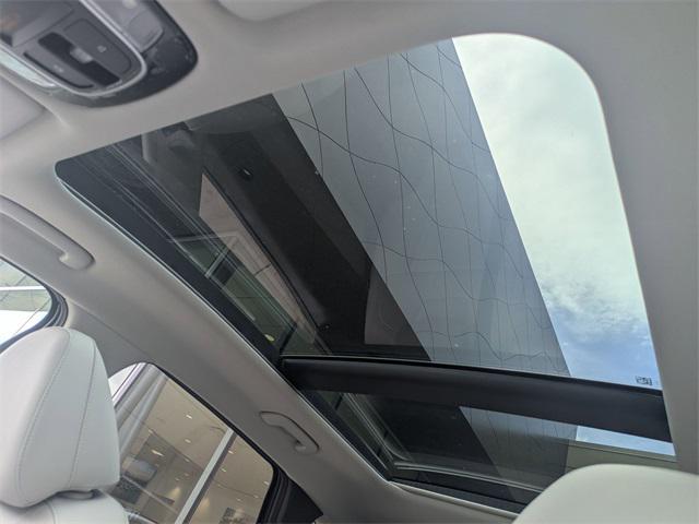 New 2025 Gray Hyundai SEL Convenience image 9