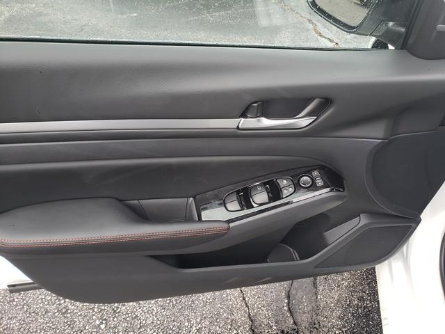 2025 Nissan Altima SR photo 10