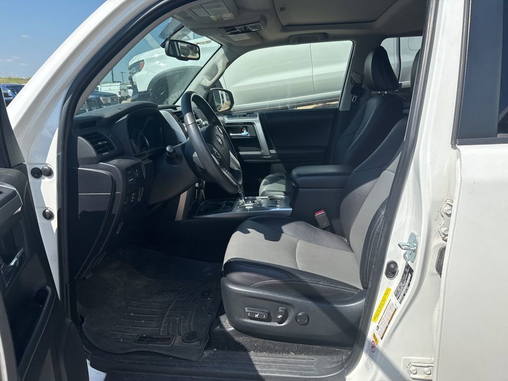 2016 Toyota 4Runner SR5 photo 9