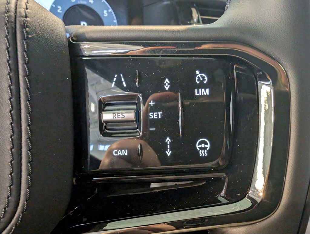2026 Land Rover Range Rover Velar SE photo 16