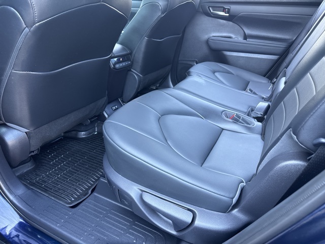 2021 Toyota Highlander XLE photo 17