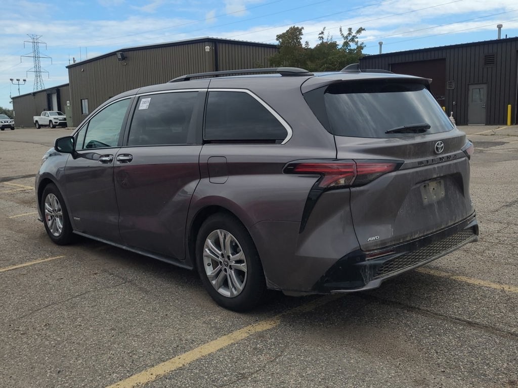 Used 2021 Toyota Sienna XSE with VIN 5TDDSKFC3MS018746 for sale in Fergus Falls, Minnesota