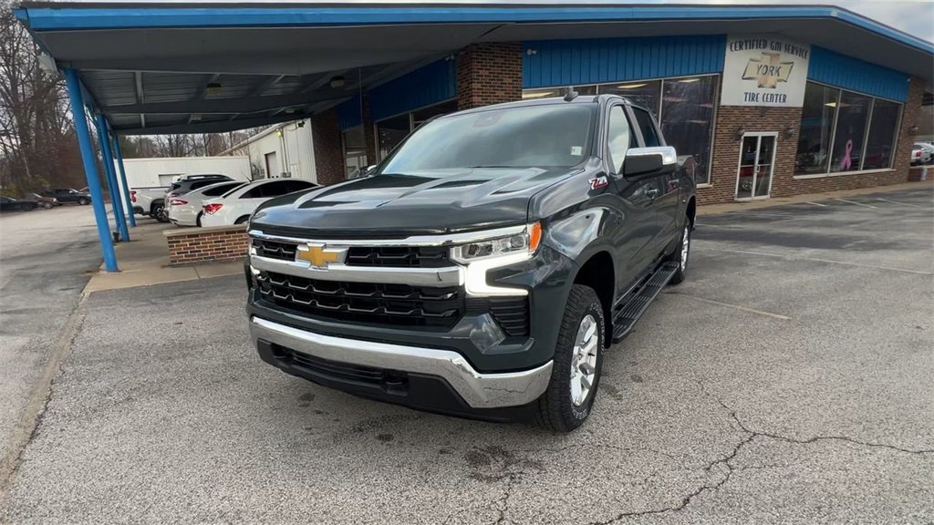 2026 Chevrolet Silverado 1500 LT photo 3